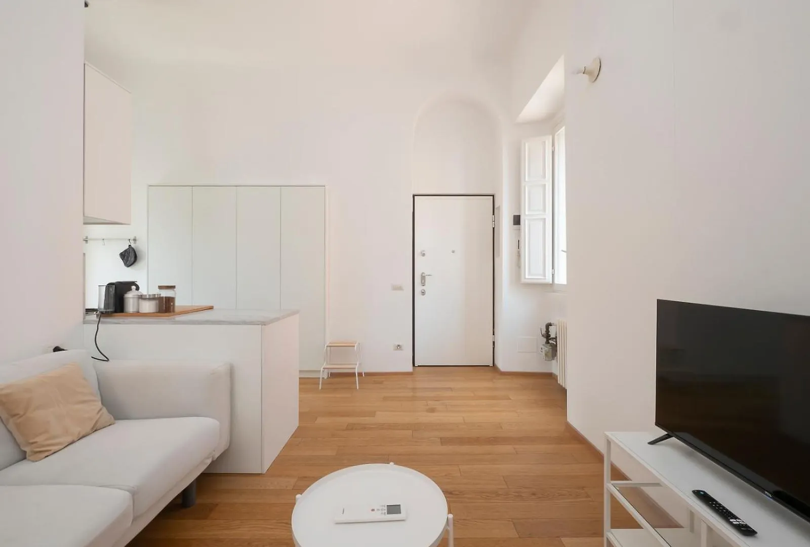 Xenia Apartments - Attic Studio Apartment In Chinatown Milánó