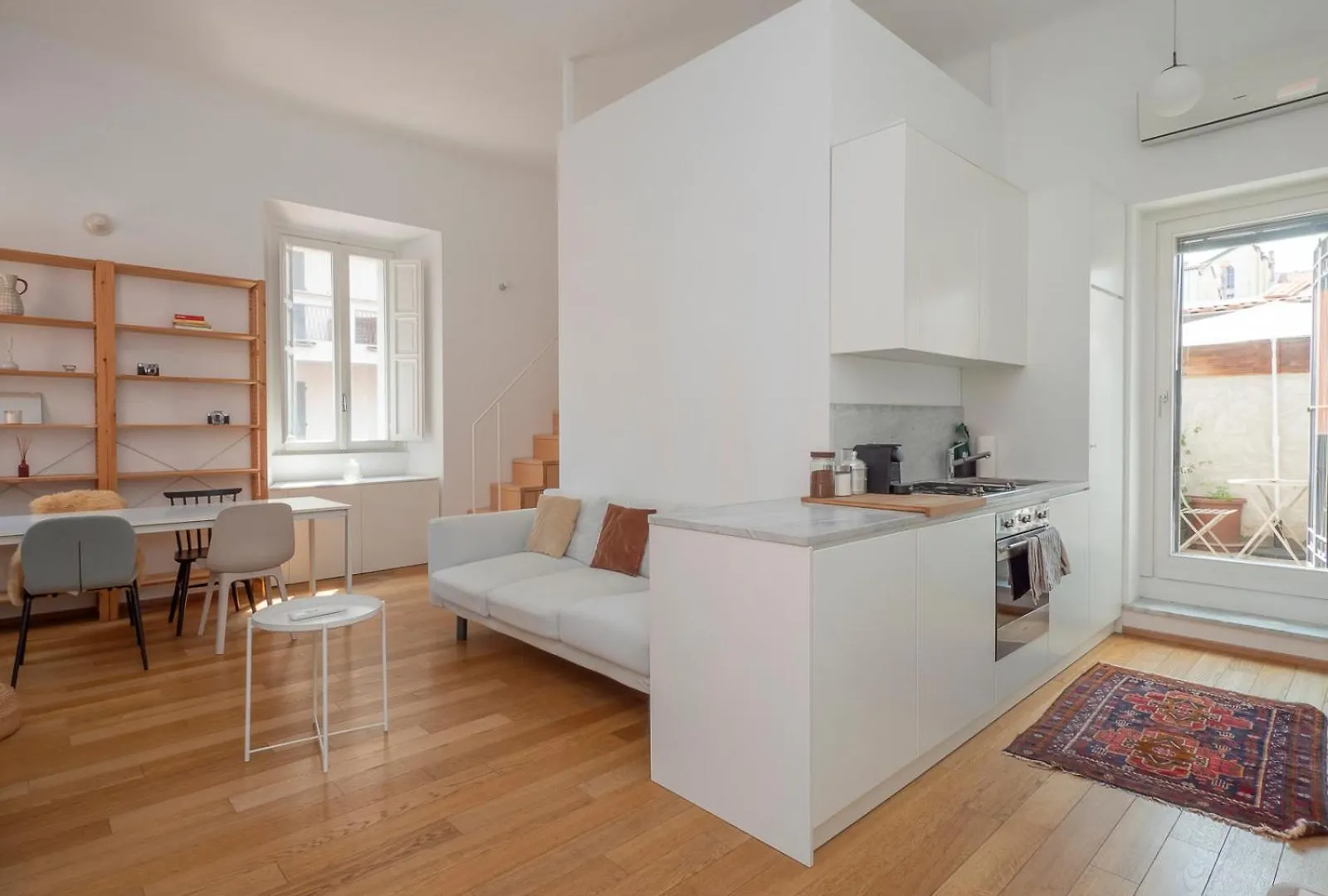 Xenia Apartments - Attic Studio Apartment In Chinatown Milánó 0*,  Olaszország