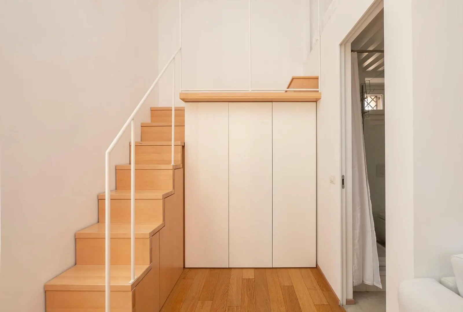 Xenia Apartments - Attic Studio Apartment In Chinatown Милан